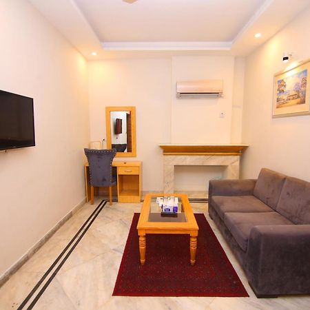 Premier Inn Mall Lahore Buitenkant foto