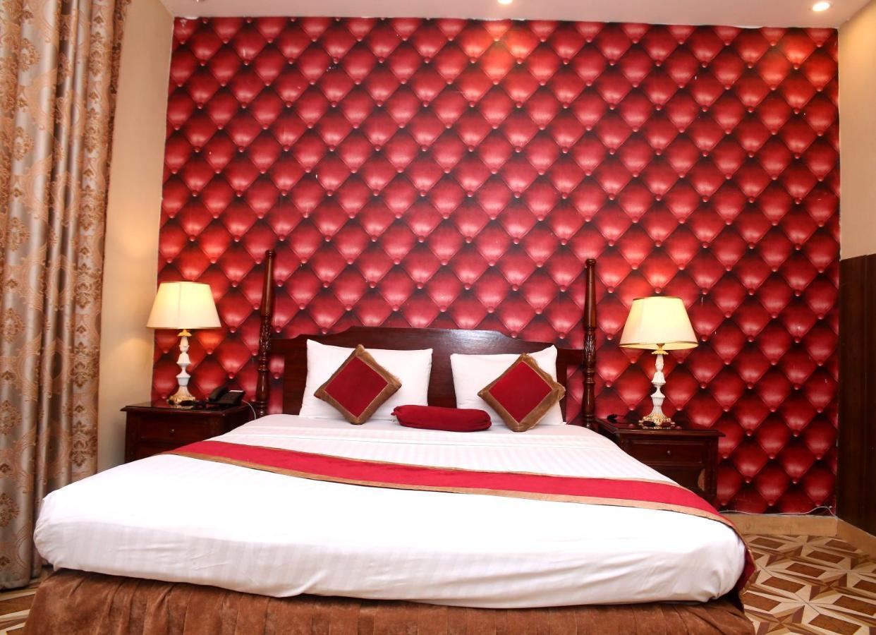 Premier Inn Mall Lahore Buitenkant foto