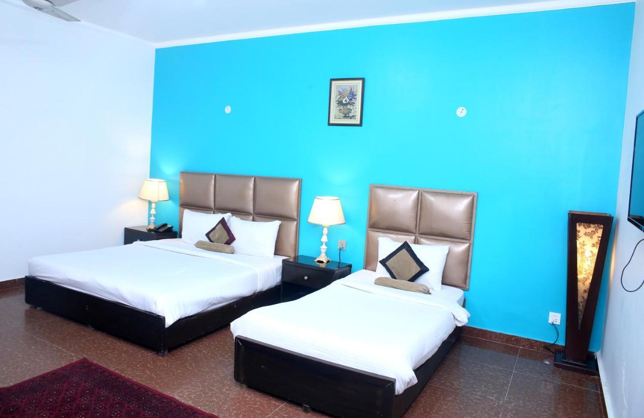 Premier Inn Mall Lahore Buitenkant foto