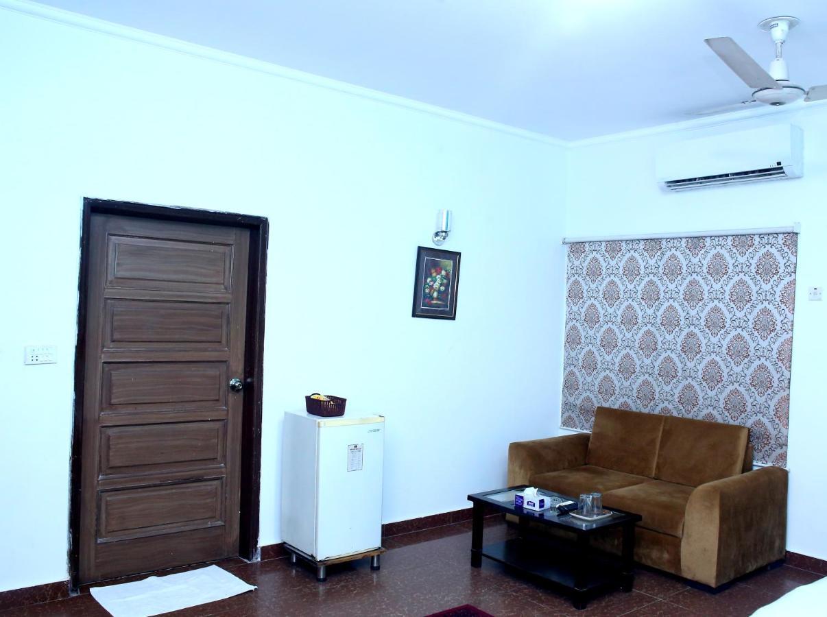 Premier Inn Mall Lahore Buitenkant foto