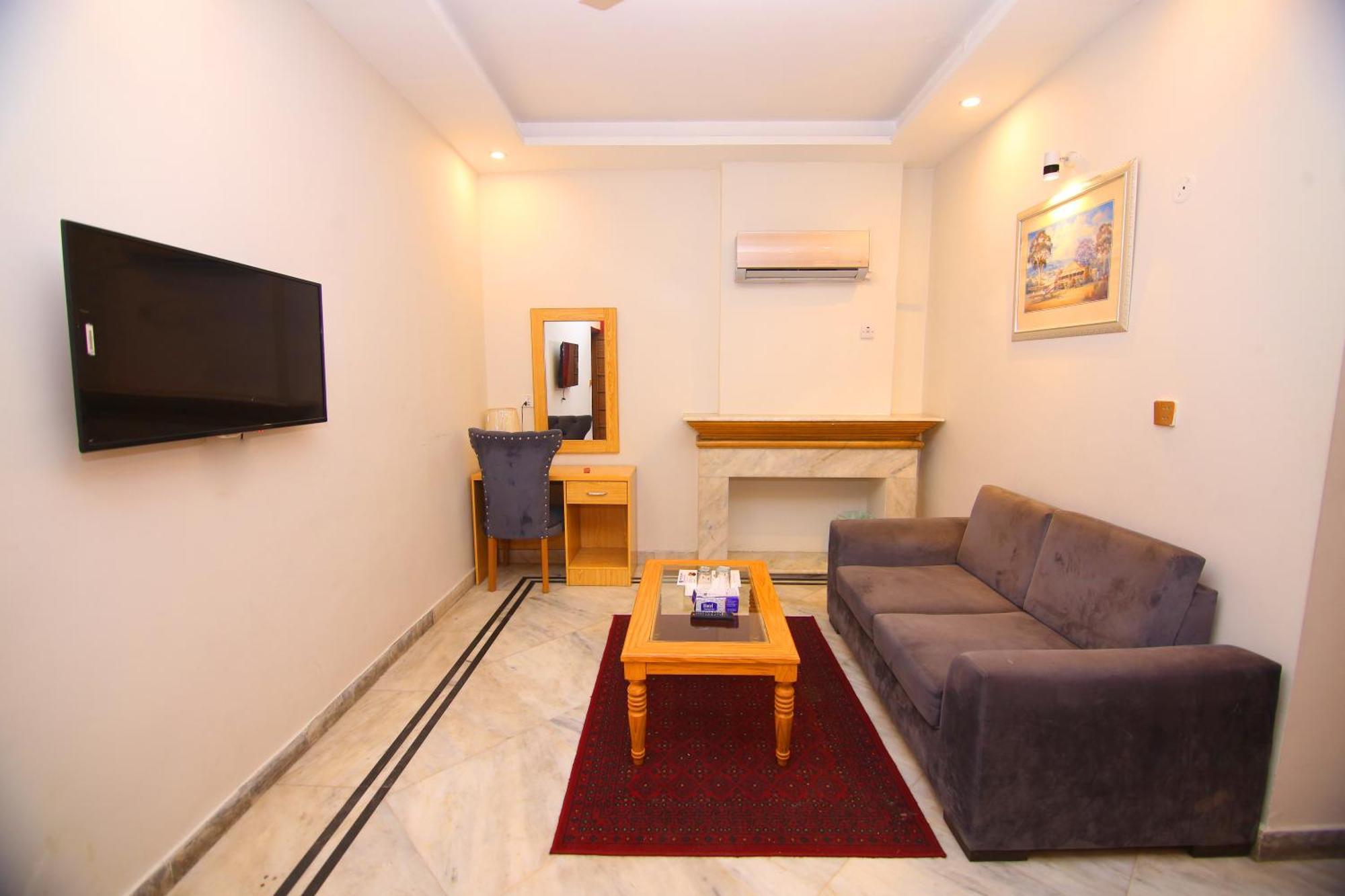 Premier Inn Mall Lahore Buitenkant foto