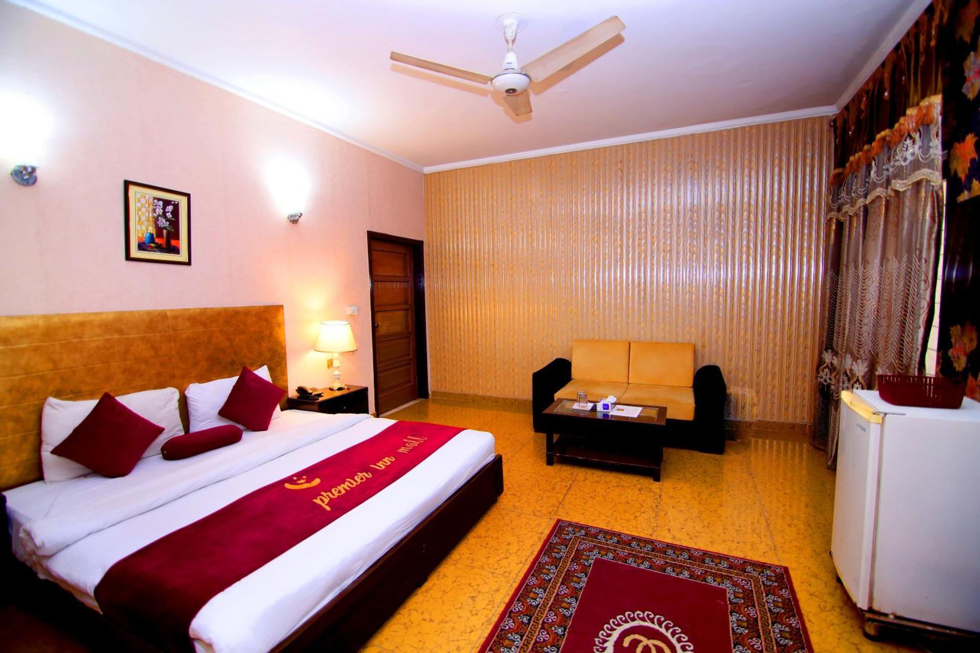 Premier Inn Mall Lahore Buitenkant foto
