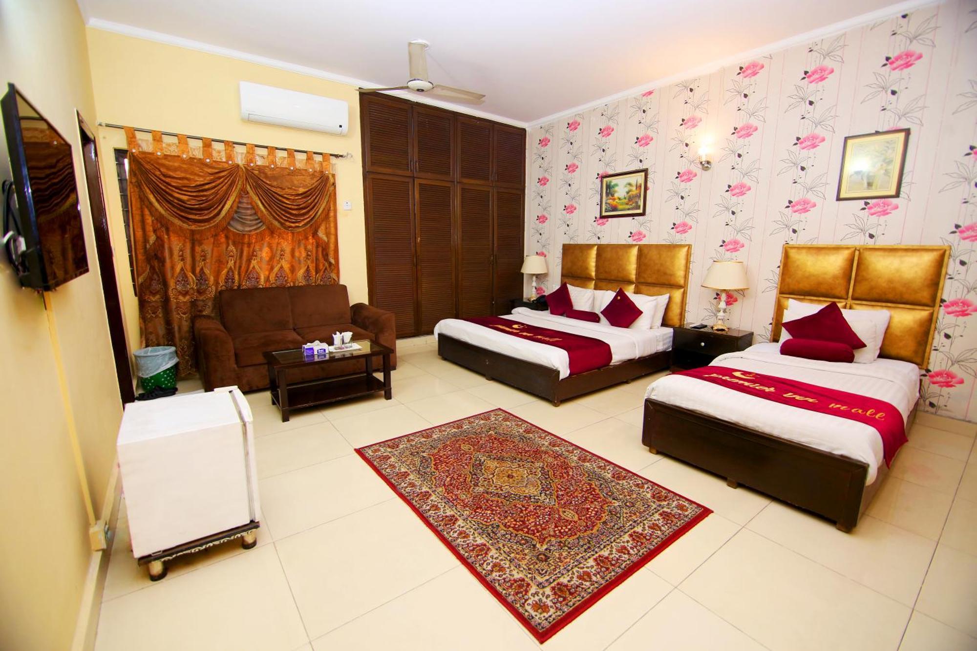 Premier Inn Mall Lahore Buitenkant foto