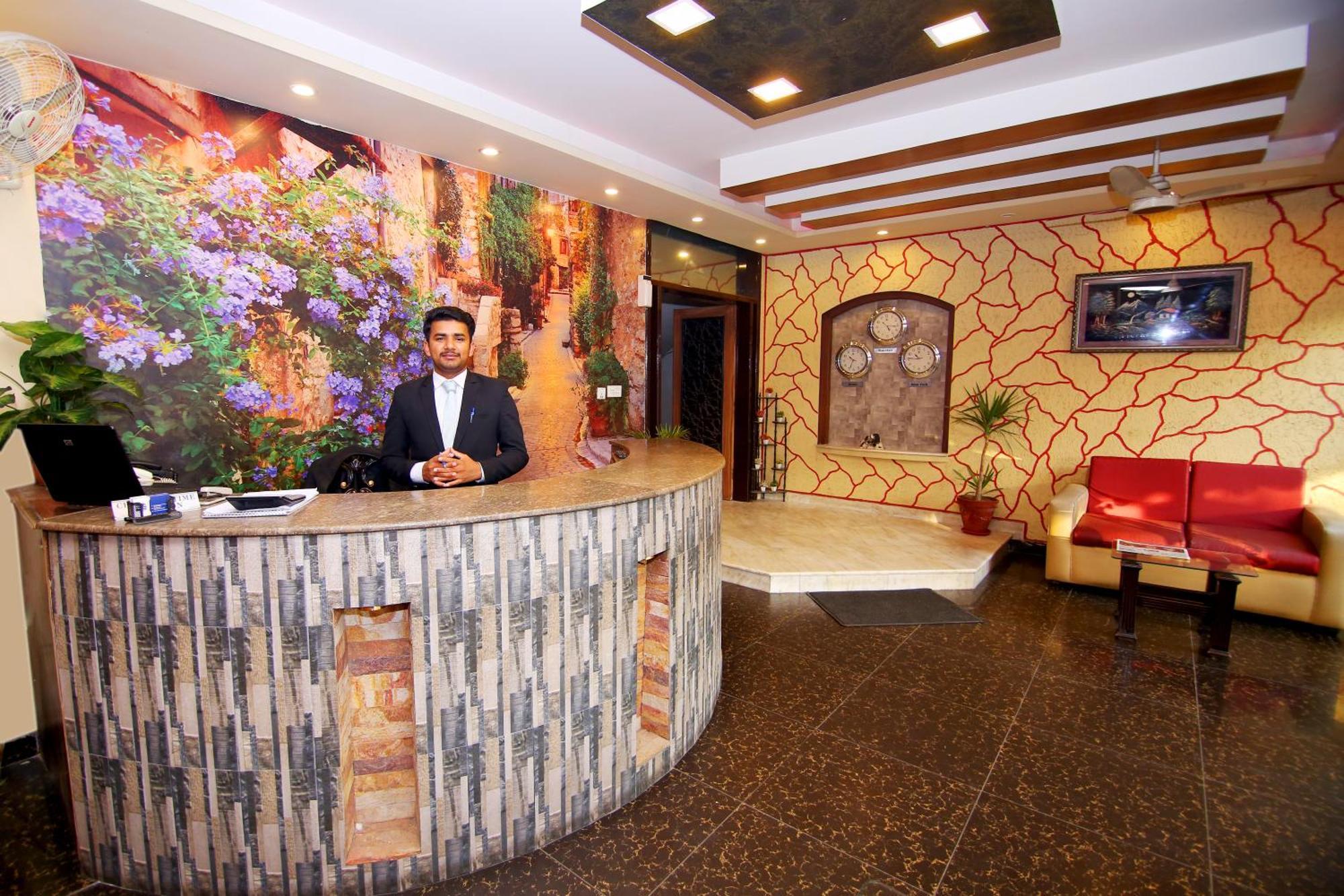Premier Inn Mall Lahore Buitenkant foto